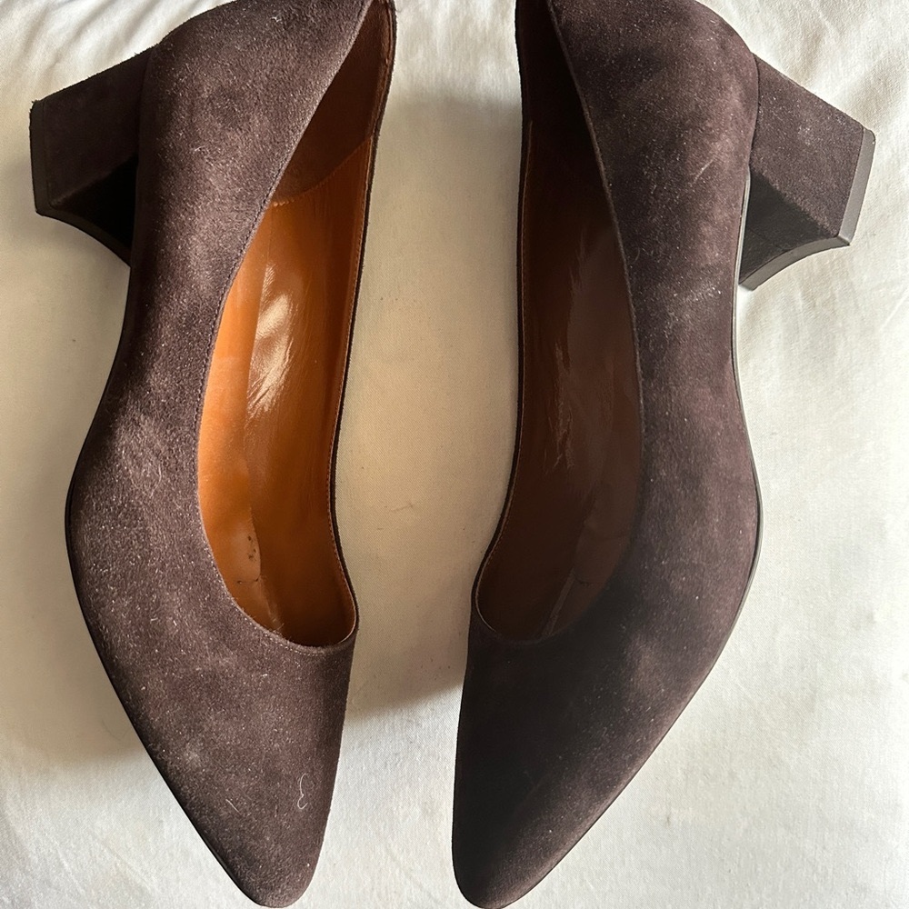 Suede hardly worn pumps